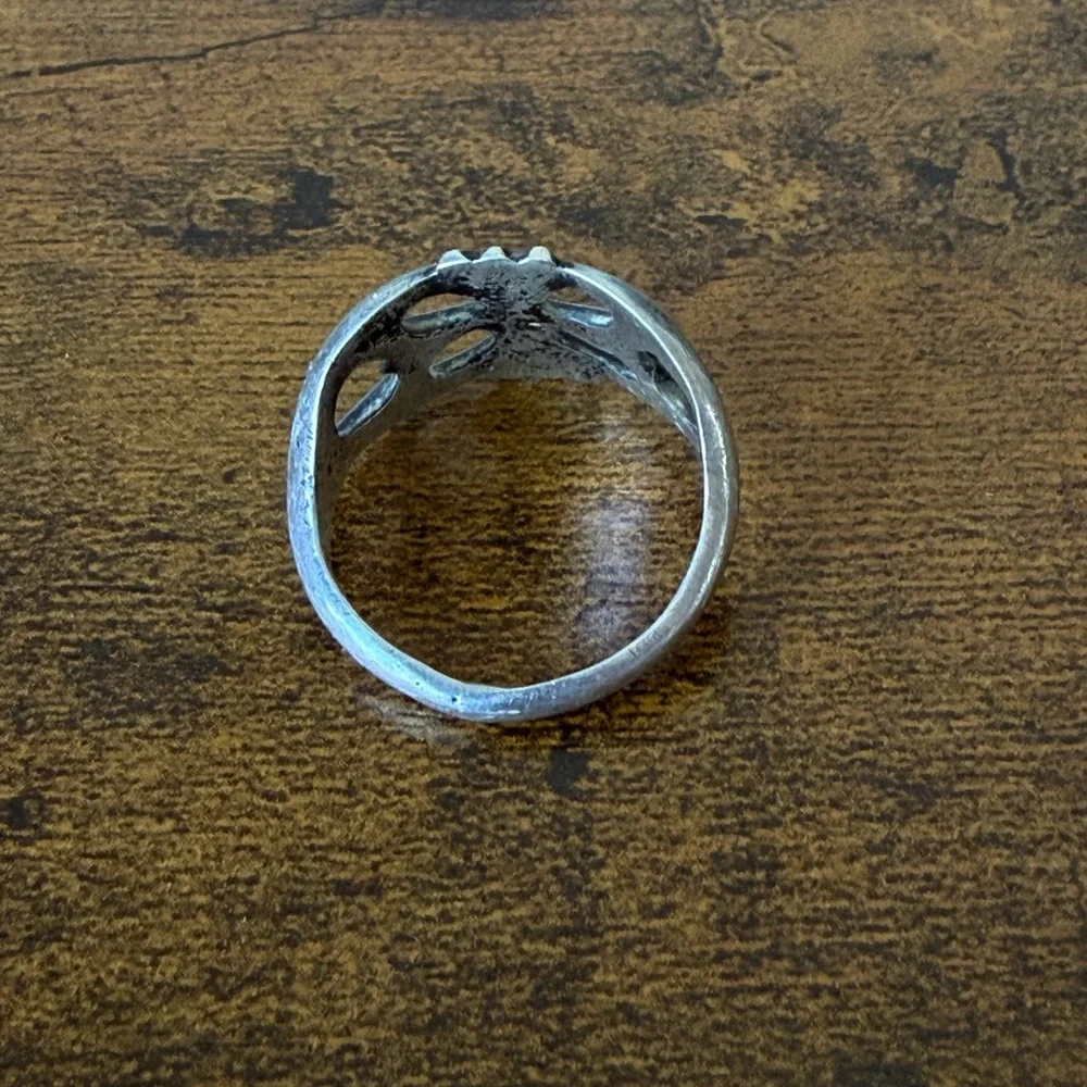 Vintage Abstract Design Silver Ring - Picture 2 of 3